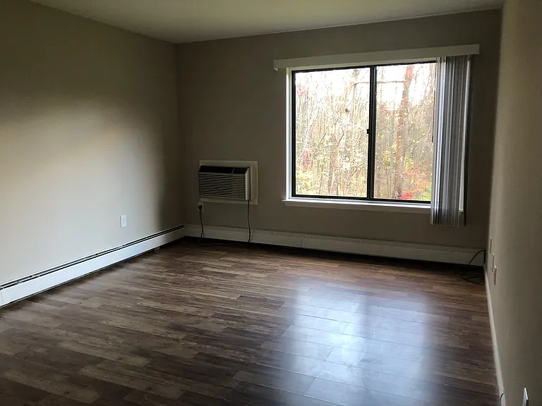 2205 Cromwell Hills Dr — Photo 4