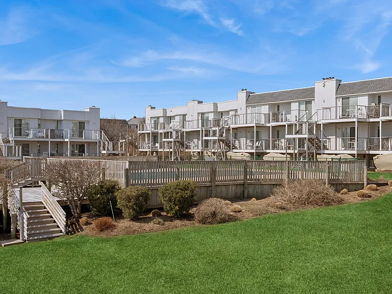 707 Old Montauk Hwy #B3 — Photo 16