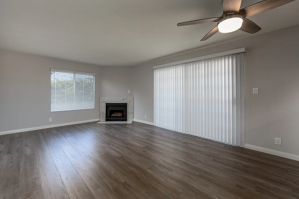 Building Photo - 1612 E 4th St #2