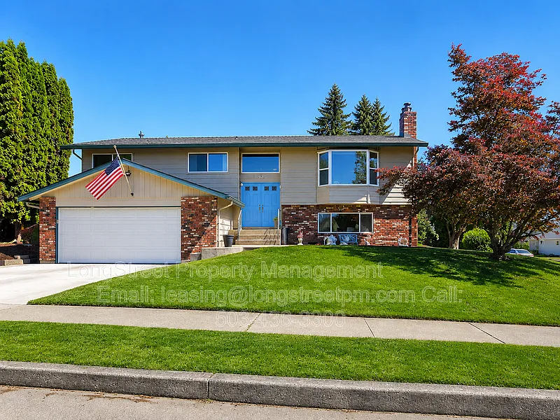 794 SW Orchard Pl