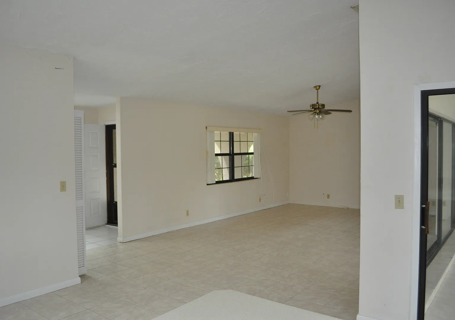 Lovely 2 Bedroom 2 bath home on fresh water canal in Pine Grove — Photo 3