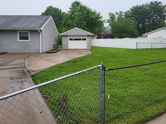 3rd image of 6911 Watson Ln