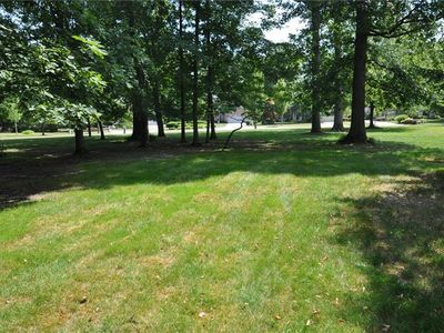 Essex Ct, Westlake, OH, 44145