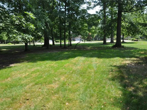 Essex Ct, Westlake, OH 44145