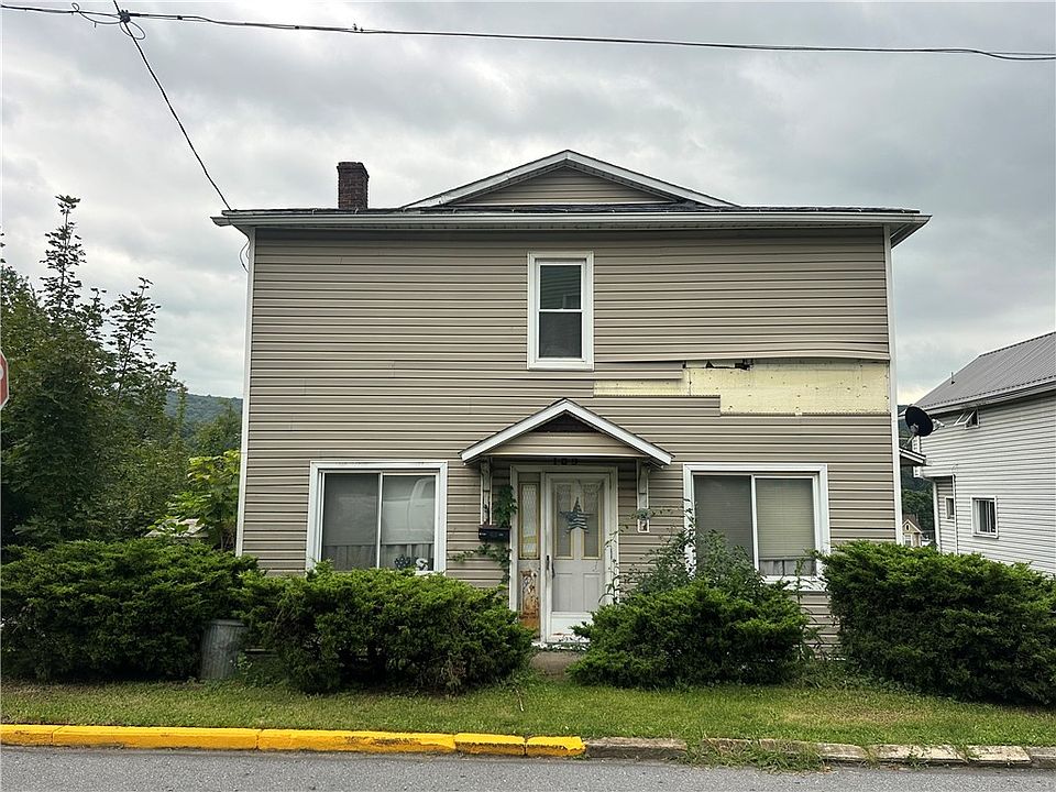 1st image of 109 3rd St