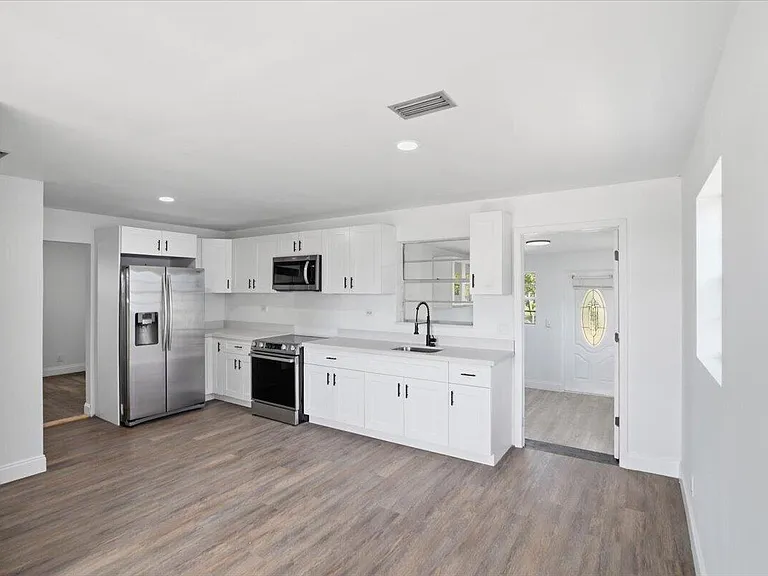 270 SW 10th Ave #1 — Photo 7