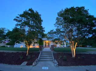 4641 S Land Park Dr, Sacramento, CA 95822