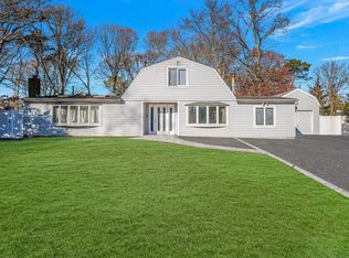 71 Lakeside Dr, Farmingville, NY 11738