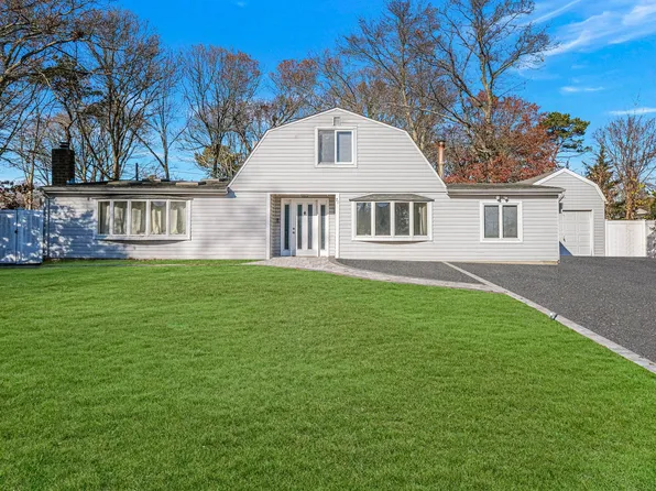 71 Lakeside Drive, Farmingville, NY 11738