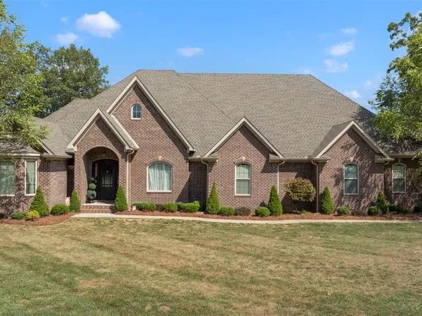 628 Lake Forest Dr, Smiths Grove, KY 42171