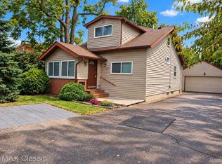 320 S Rochester Rd, Clawson, MI 48017