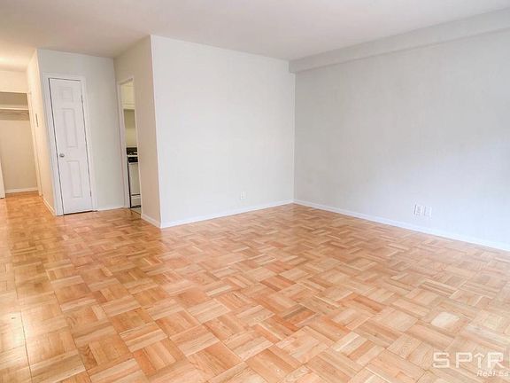 3rd image of 330 W 45th St APT 8K