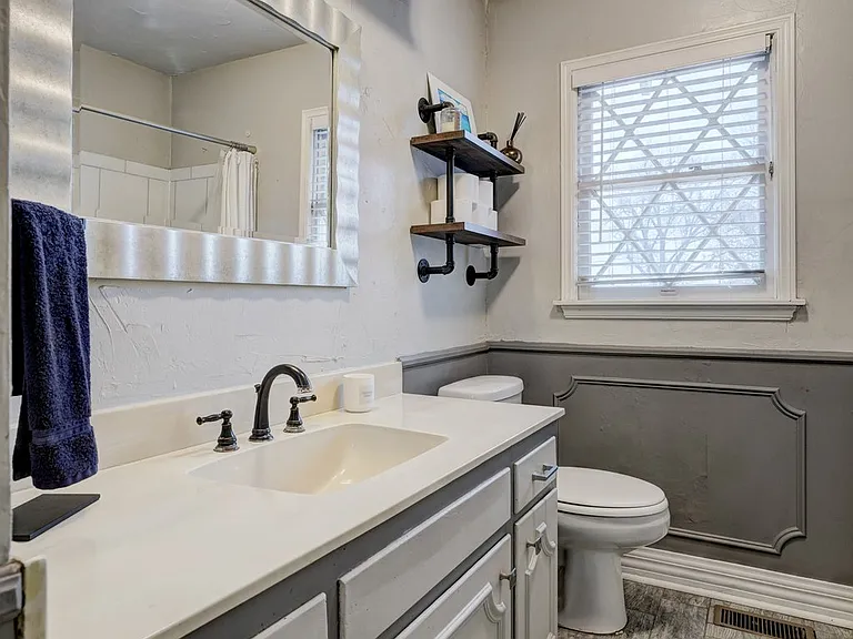 1909 Lanesboro Dr — Photo 18