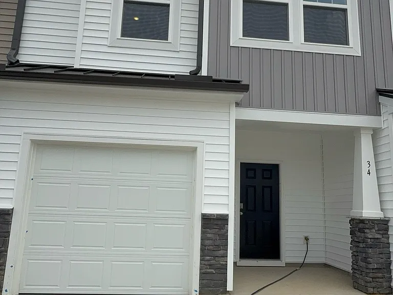 34 Anastasia St — Photo 1