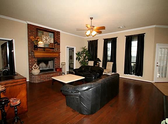 5th image of 300 Country View Ln
