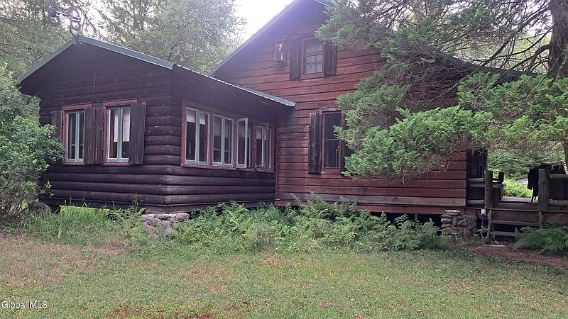 3rd image of 21 Longview Trail