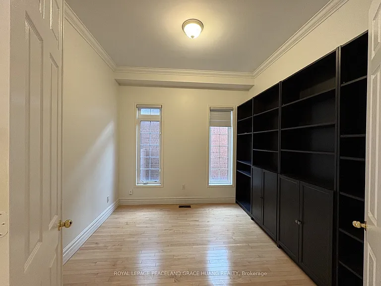 3 Tarmack Dr — Photo 5