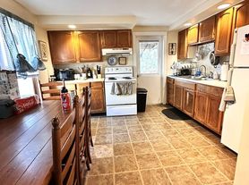 40-42 North Ave, 40 North Ave