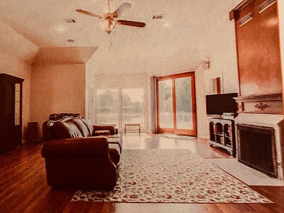 4th image of 296 Bentcreek Ln