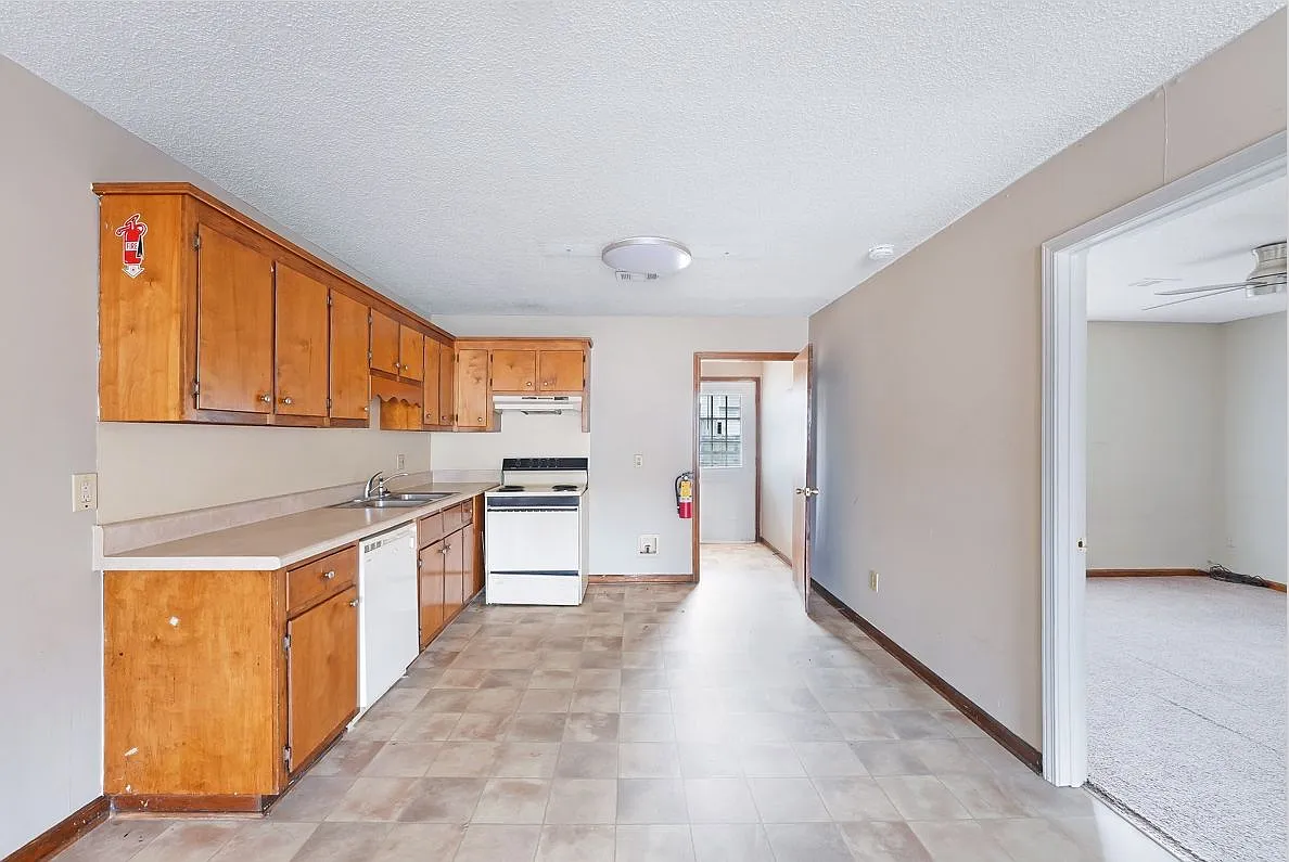 2 bed, 1.0 bath, 850 sqft, $1,350 — Photo 4