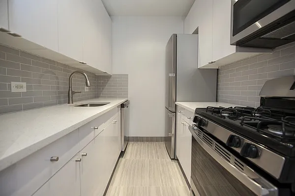 Rented by Buchbinder & Warren | media 17