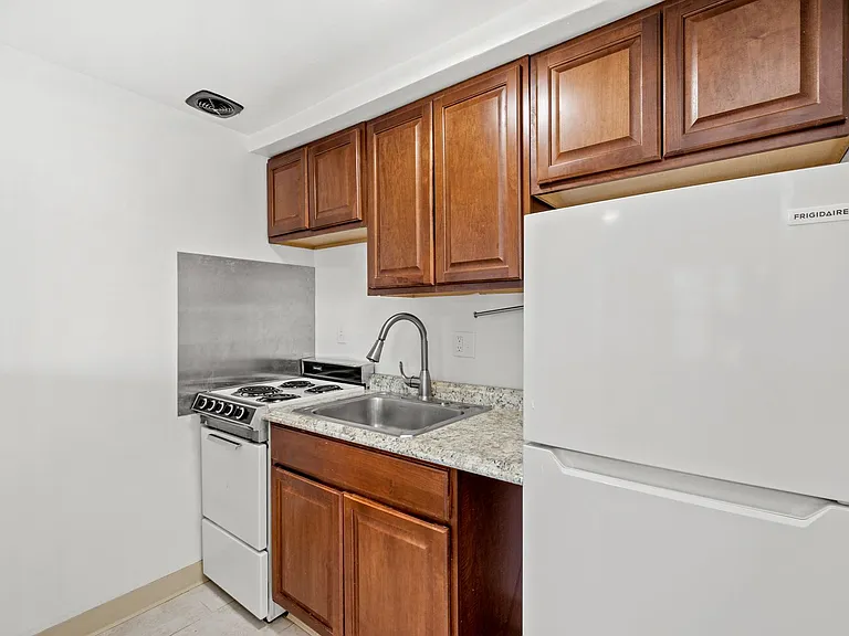 Penn Towers Apartments — Photo 5