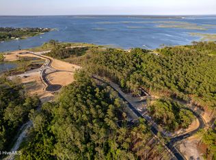 418 Summer Duck Dr, Beaufort, NC 28516