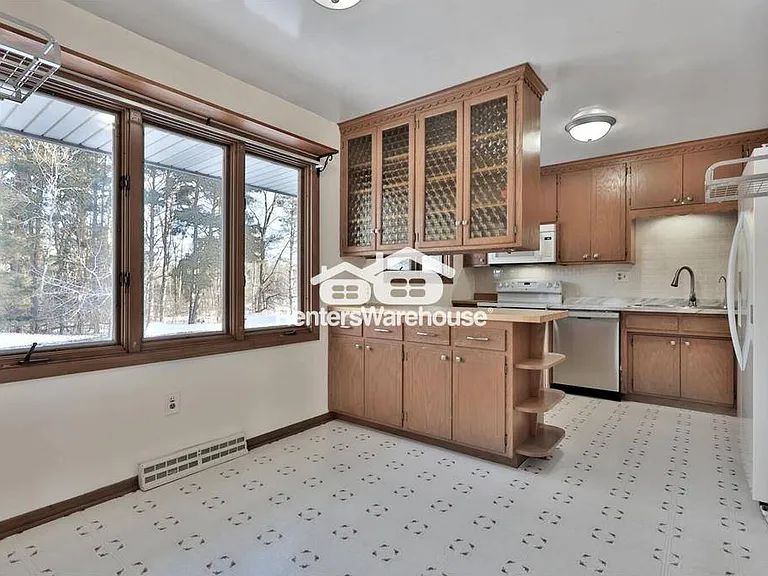 1241 Holly Dr E — Photo 6