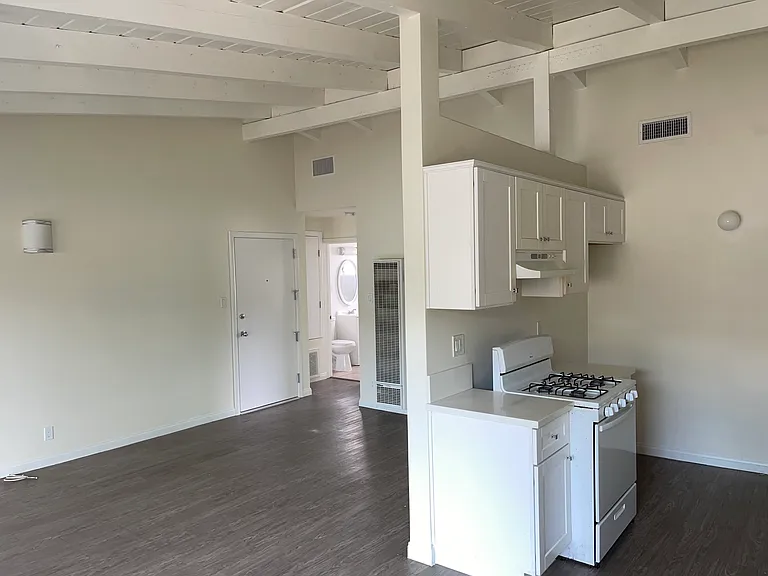 10239 Darby Ave #5 — Photo 3