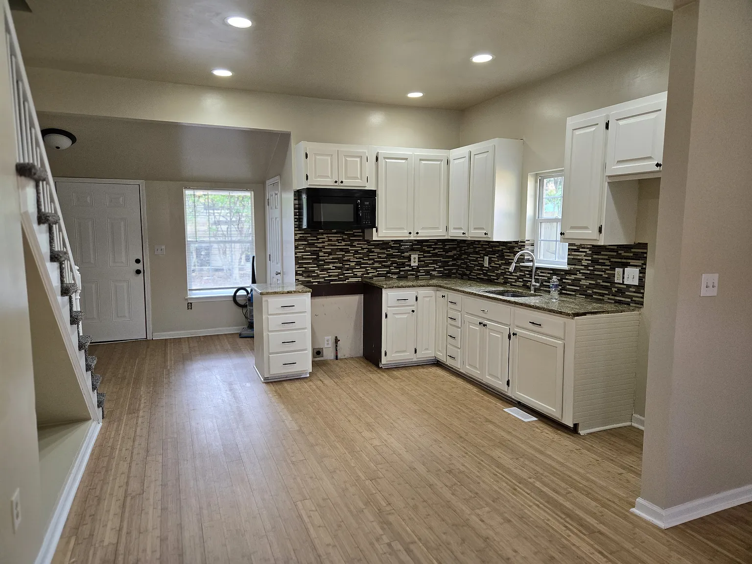 4 bed, 1254 sqft, $1,900 — Photo 2