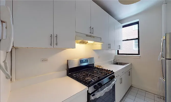 Rented by Manhattan Realty Group | media 13