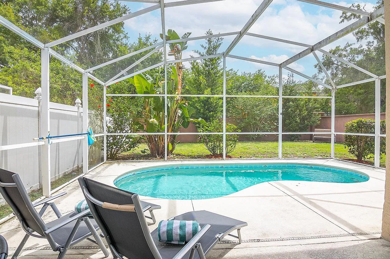 4402 Hamlet Ct — Photo 2
