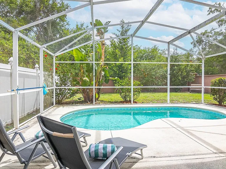 4402 Hamlet Ct — Photo 2