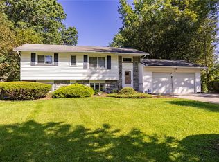 48 Old Pond Rd, Rochester, NY 14625