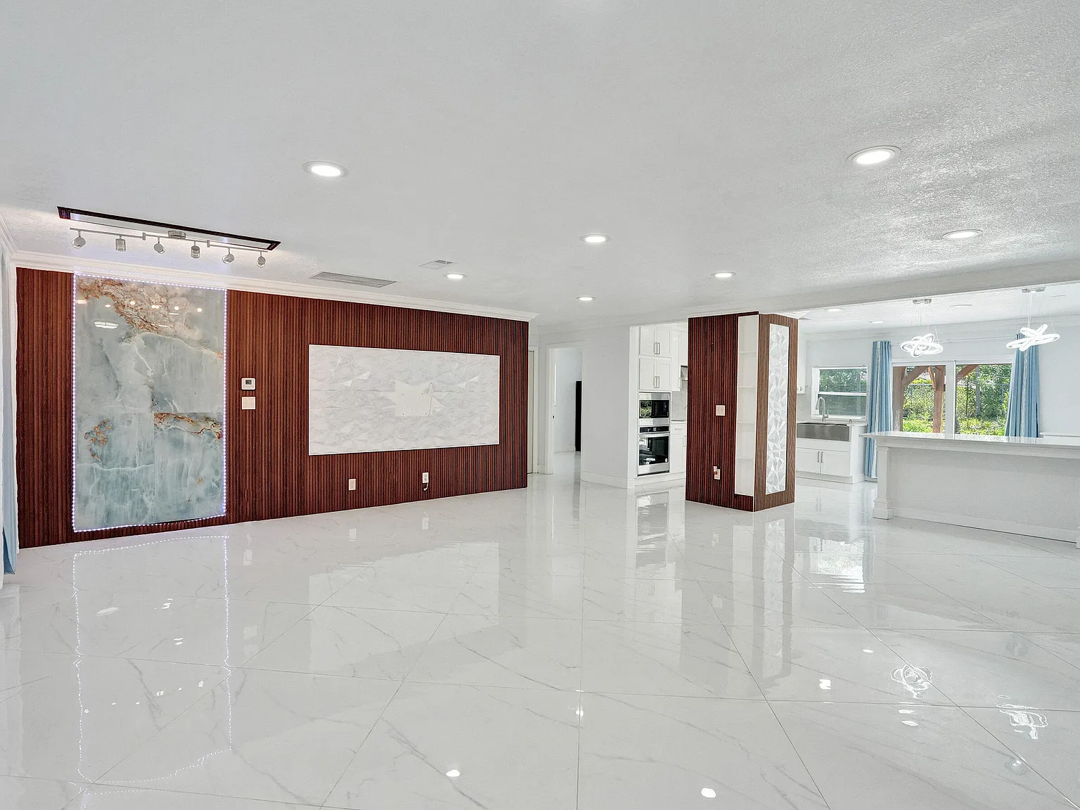 4 bed, 2.5 bath, 2008 sqft, $3,800 — Photo 4