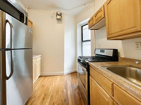5th image of 192 Claremont Ave #1E