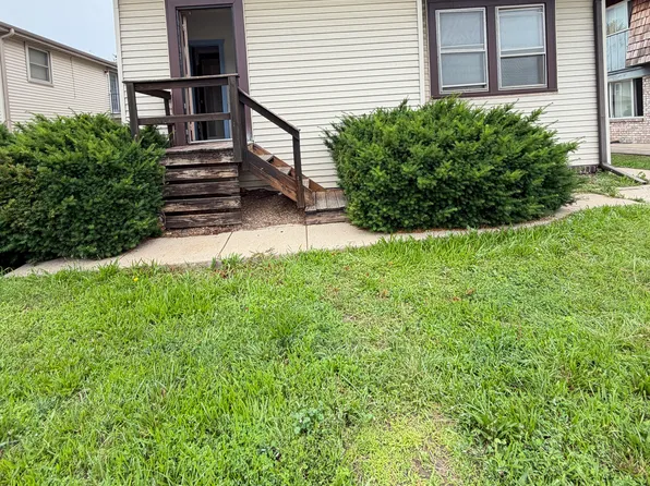618 Windsor Rd #1, Machesney Park, IL 61115