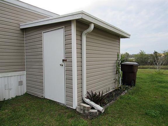 5th image of 3921 Woodbine Dr