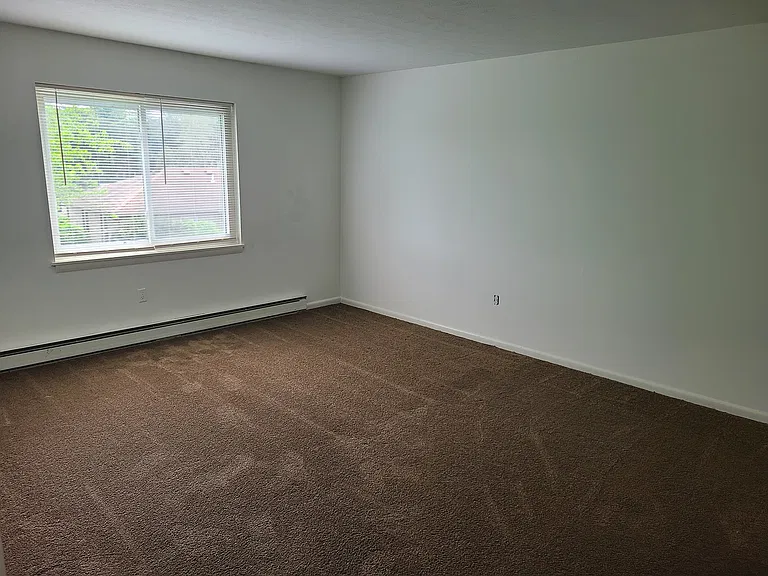 604 Colonial Ct #11 — Photo 6