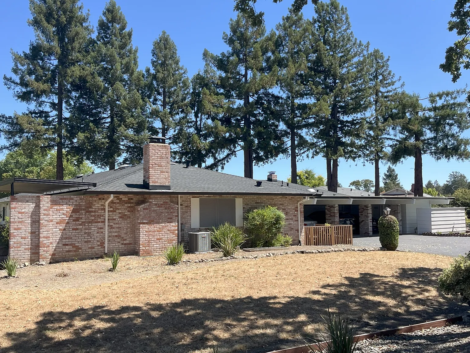 302 Valley Oaks Dr — Photo 1
