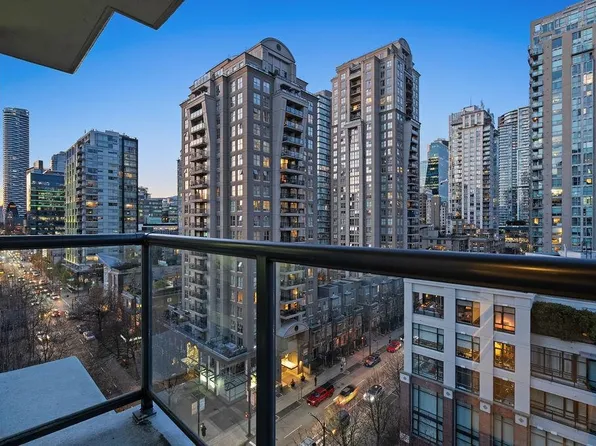 1010 Richards St #1103, Vancouver, BC V6B 1G2