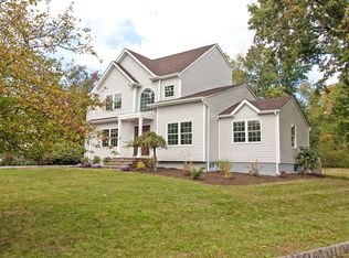 17 Country Club Rd, Livingston, NJ 07039