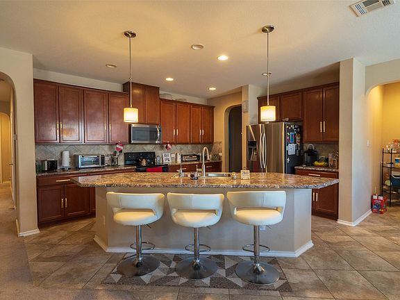 3rd image of 862 Apricot Dr