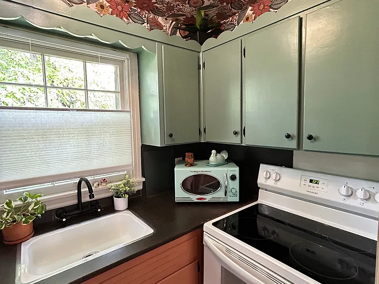 1209 Redwood Ave — Photo 7