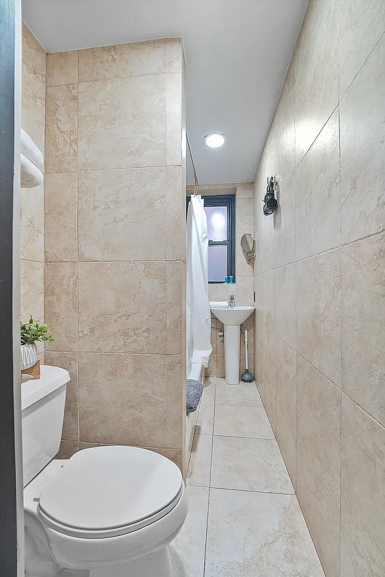 12 West 44th Street — Photo 3