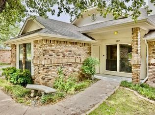 1817 Crooked Ln #1817, Fort Worth, TX 76112