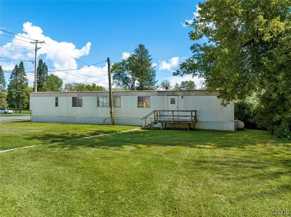 8460 Old River Rd, Marcy, NY 13403