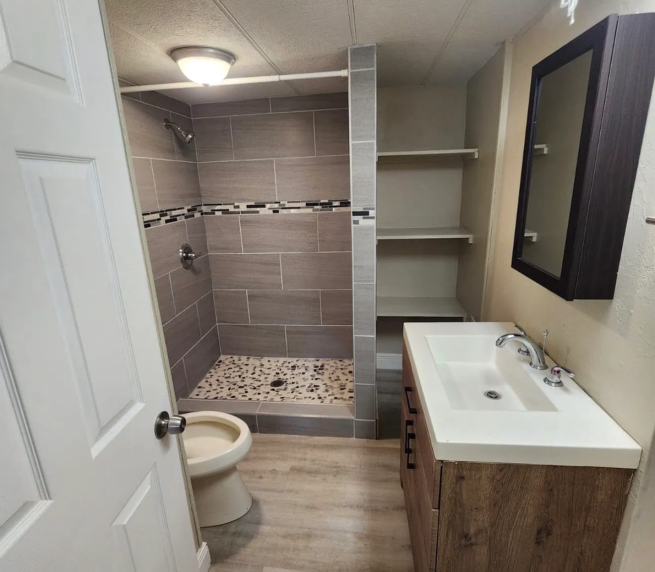 2 bed, 800 sqft, $1,050 — Photo 4