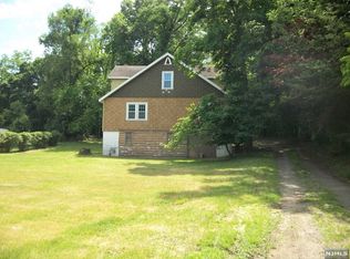 142 Midwood Rd, Paramus, NJ 07652