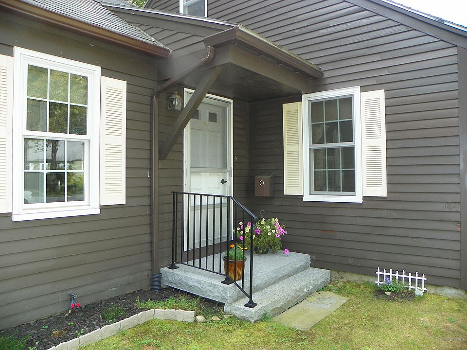 1st image of 15 Wood Pond Ln #15